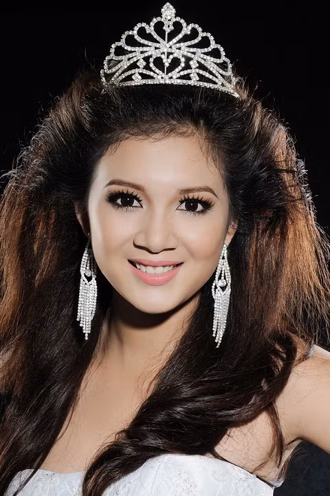 Hoa hậu Bích Trâm thích khuôn mặt trong sáng của Thanh Tâm. Hoa hậu Bích Trâm thích khuôn mặt trong sáng của Thanh Tâm.