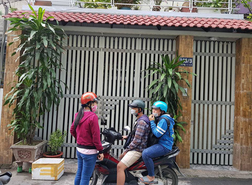 Cho tới sáng 31/5 vẫn còn nạn nhân đến tìm hiểu, xác minh lại điểm giới thiệu việc làm này (ảnh: P.L) Cho tới sáng 31/5 vẫn còn nạn nhân đến tìm hiểu, xác minh lại điểm giới thiệu việc làm này (ảnh: P.L)