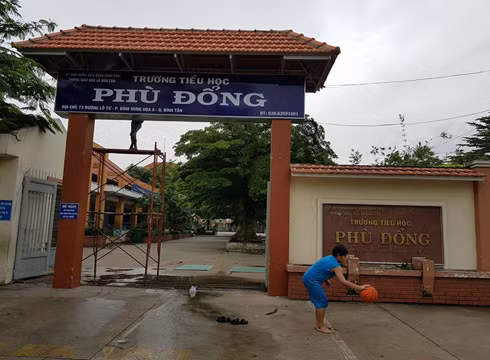 Trường tiểu học Phù Đổng, phường Bình Hưng Hòa A, quận Bình Tân, nơi ông Thơm là Hiệu trưởng (ảnh: P.L) Trường tiểu học Phù Đổng, phường Bình Hưng Hòa A, quận Bình Tân, nơi ông Thơm là Hiệu trưởng (ảnh: P.L)