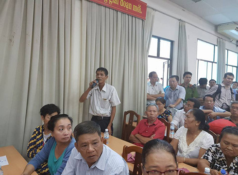Cử tri quận 2 bức xúc nêu ý kiến với các đại biểu Quốc hội thành phố (ảnh: P.L) Cử tri quận 2 bức xúc nêu ý kiến với các đại biểu Quốc hội thành phố (ảnh: P.L)