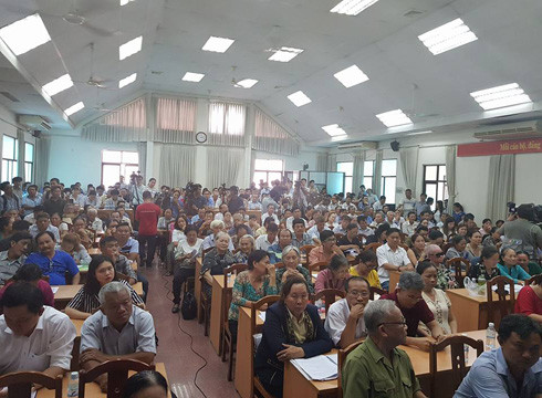 Hàng trăm cử tri quận 2 đã đến tiếp xúc với đại biểu Quốc hội chiều ngày 9/5 (ảnh: P.L) Hàng trăm cử tri quận 2 đã đến tiếp xúc với đại biểu Quốc hội chiều ngày 9/5 (ảnh: P.L)