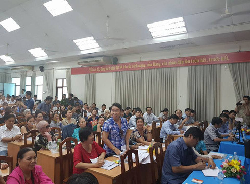 Cử tri quận 2 bức xúc nêu vấn đề Thủ Thiêm với các đại biểu Quốc hội (ảnh: P.L) Cử tri quận 2 bức xúc nêu vấn đề Thủ Thiêm với các đại biểu Quốc hội (ảnh: P.L)