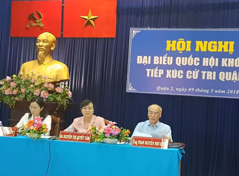 Bà Nguyễn Thị Quyết Tâm (giữa) và các đại biểu Quốc hội Thành phố Hồ Chí Minh (ảnh: P.L)