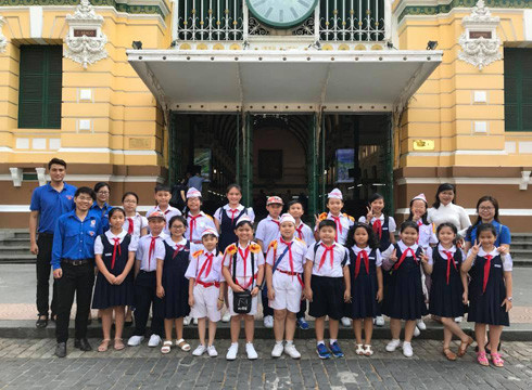 Các tiết học ngoài nhà trường, ngoại khóa học tập của học sinh vẫn tiếp tục bình thường (ảnh minh họa: LLQ) Các tiết học ngoài nhà trường, ngoại khóa học tập của học sinh vẫn tiếp tục bình thường (ảnh minh họa: LLQ)