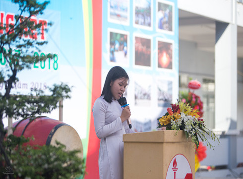 Em Đào Thị Quyên phát biểu cảm nghĩ tại lễ bế giảng ở Trường Gia Định ngày 25/5 (ảnh: A.Sơn) Em Đào Thị Quyên phát biểu cảm nghĩ tại lễ bế giảng ở Trường Gia Định ngày 25/5 (ảnh: A.Sơn)