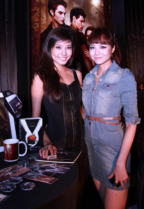 Ninh Hoàng Ngân và Kiều Ngân trở nên kém xinh vì các khối màu không hài hòa trên gương mặt. Ninh Hoàng Ngân và Kiều Ngân trở nên kém xinh vì các khối màu không hài hòa trên gương mặt.