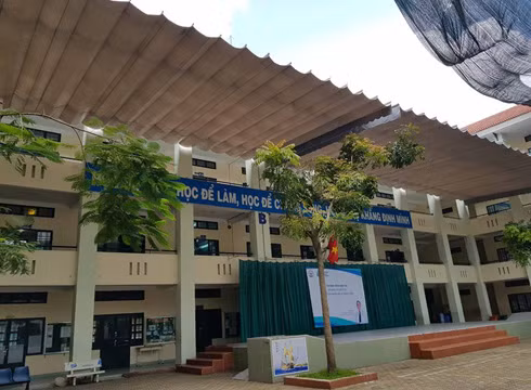 Mái che di động nhà trường làm hết 59,6 triệu đồng (ảnh: P.L) Mái che di động nhà trường làm hết 59,6 triệu đồng (ảnh: P.L)