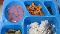 Học trò không phải là đối tượng để bán hàng kiếm lợi ảnh 2