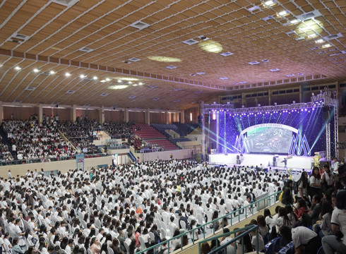 Toàn cảnh lễ khai giảng năm học mới của Trường Đại học Hoa Sen ngày 8/9/2018 (ảnh: HSU) Toàn cảnh lễ khai giảng năm học mới của Trường Đại học Hoa Sen ngày 8/9/2018 (ảnh: HSU)