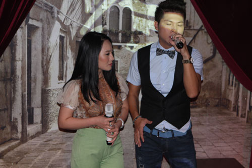 Mạnh Quân trở lại với âm nhạc sau 2 năm im ắng. Tuy nhiên, anh đã đưa cả vợ và hai con trai vào Sài Gòn sinh sống từ vài tháng nay để thuận tiện cho việc phát triển sự nghiệp.