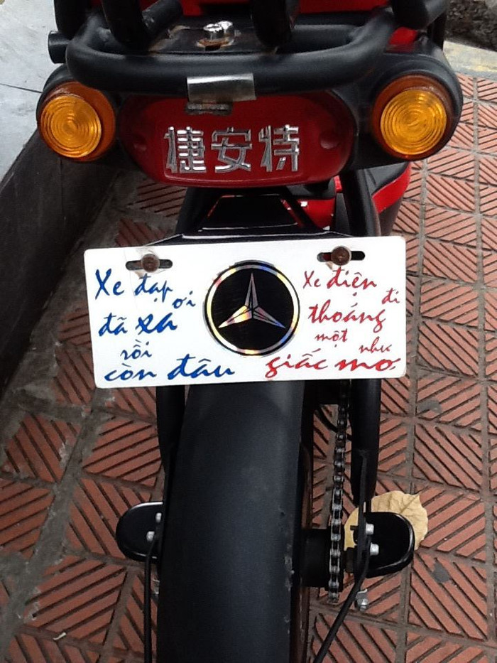 Xuân Bắc cũng thích đi xe đạp điện kiểu teen?