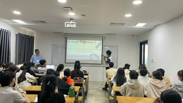 Một giờ học của sinh viên Khoa Chính trị - Luật Trường Đại học Công thương Thành phố Hồ Chí Minh (ảnh: CTV) KhoaCTLHUIT.jpg