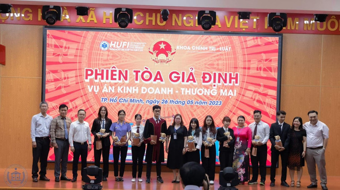 Một phiên tòa giả định của sinh viên Khoa Chính trị - Luật (ảnh: CTV) khoaCTLHUIT2.jpg