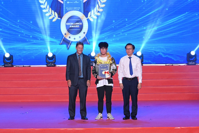 Em Phạm Quang Triết (Trường trung học phổ thông Gia Định) đạt điểm môn Toán cao nhất Việt Nam trong lấy Chứng chỉ Tú tài quốc tế (ảnh: EMG) EMG.jpg