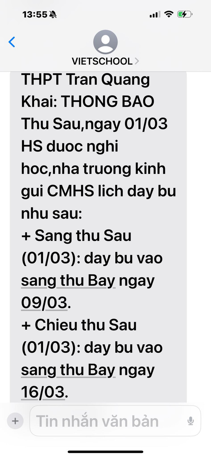 Tin nhắn thông báo nghỉ học, lịch dạy bù của Trường trung học phổ thông Trần Quang Khải (ảnh: PHCC) tinhanTQK.jpg