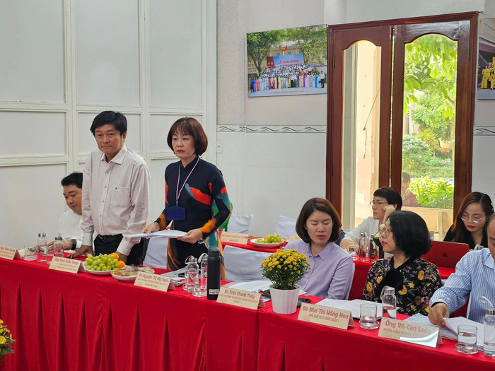 Cô Nguyễn Thị Mỹ Hạnh - Hiệu trưởng Trường trung học cơ sở Võ Trường Toản, Quận 1 phát biểu tại buổi khảo sát (ảnh: V.D) gdvn_CAOTHANHBINHb.jpg
