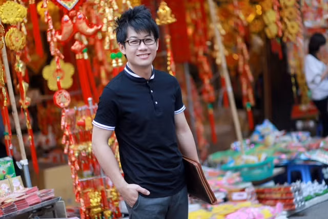 Vẻ lịch lãm, nho nhã của Trọng Khương. Vẻ lịch lãm, nho nhã của Trọng Khương.