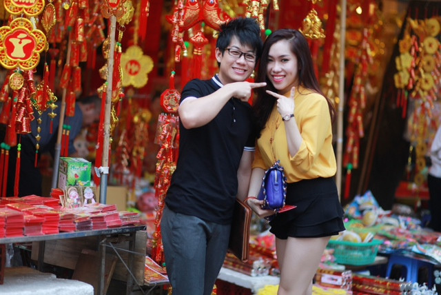 17 tuổi, Huyền Trần giành giải Nhất cuộc thi học sinh thanh lịch của trường cấp III, sở hữu gương mặt khả ái và ăn hình, nhưng Huyền Trần cũng vẫn chỉ muốn được trở thành ca sĩ chứ không phải diễn viên hay một việc nghệ thuật nào khác. 17 tuổi, Huyền Trần giành giải Nhất cuộc thi học sinh thanh lịch của trường cấp III, sở hữu gương mặt khả ái và ăn hình, nhưng Huyền Trần cũng vẫn chỉ muốn được trở thành ca sĩ chứ không phải diễn viên hay một việc nghệ thuật nào khác.