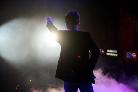 Tuấn Hưng biểu diễn trên sân khấu cao 5m so với mặt đất tại Vincom. Cùng sự kiện này: Khán giả... ngửa cổ ngắm Minh Hằng nhảy đẹp cười xinh // Hoàng Thùy Linh hất tóc, nhảy bốc lửa trên cao 5m Tuấn Hưng biểu diễn trên sân khấu cao 5m so với mặt đất tại Vincom. Cùng sự kiện này: Khán giả... ngửa cổ ngắm Minh Hằng nhảy đẹp cười xinh // Hoàng Thùy Linh hất tóc, nhảy bốc lửa trên cao 5m