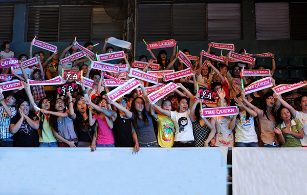 Khán giả cuồng nhiệt hát theo và không ngừng cổ vũ cho Mỹ Tâm. Khán giả cuồng nhiệt hát theo và không ngừng cổ vũ cho Mỹ Tâm.