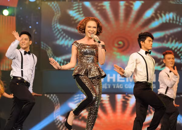 Mỹ Tâm 'tung tăng', nhí nhảnh...