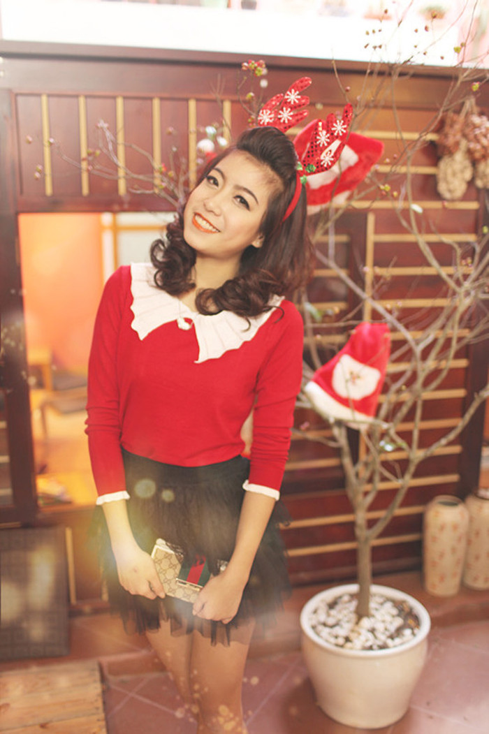 Cô gái 17 tuổi này được biết đến với vai trò là người mẫu ảnh và là PG nổi tiếng ở Hà Nội. Cô gái 17 tuổi này được biết đến với vai trò là người mẫu ảnh và là PG nổi tiếng ở Hà Nội.