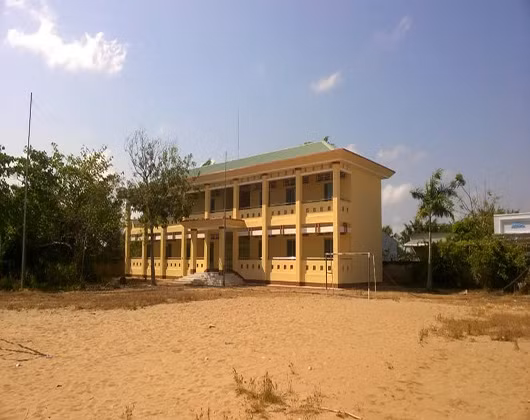 Công trình phòng học trị giá hơn 4,2 tỷ đồng để hoang phí nhiều năm nay (ảnh: CTV)