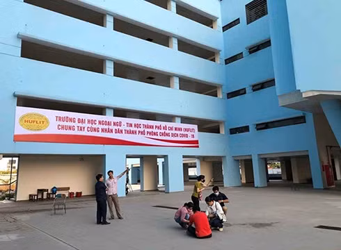 Ký túc xá Trường Đại học HUFLIT chuẩn bị đón người cách ly tập trung (ảnh: Nguyễn Anh Tuấn)