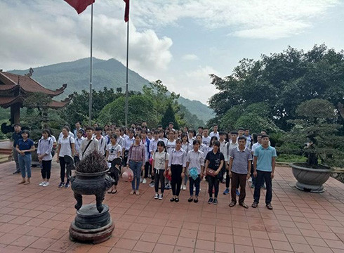 Một chuyến đi học tập thực địa của giáo viên (ảnh có tính minh họa: thptdongdau.vinhphuc.edu.vn) Một chuyến đi học tập thực địa của giáo viên (ảnh có tính minh họa: thptdongdau.vinhphuc.edu.vn)