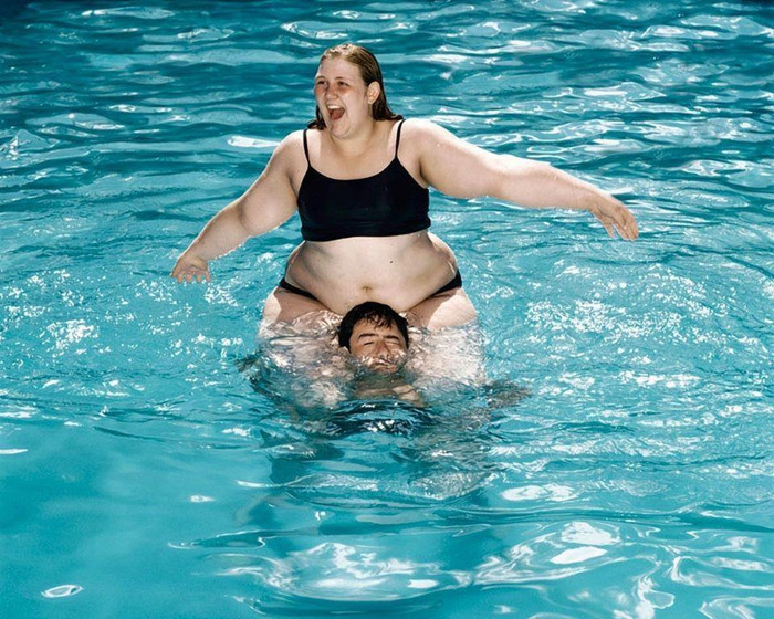 Kẻ vui vẻ, người chơi vơi. Kẻ vui vẻ, người chơi vơi.