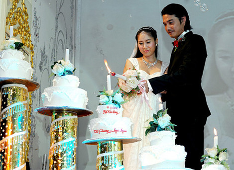 Nữ diễn viên Lê Phương khó có thể giấu bụng bầu vì cô đã tăng cân khá nhiều. Nữ diễn viên Lê Phương khó có thể giấu bụng bầu vì cô đã tăng cân khá nhiều.