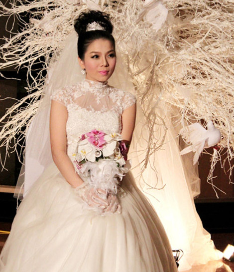 Gương mặt Lệ Quyên vẫn xinh đẹp, rạng rỡ. Gương mặt Lệ Quyên vẫn xinh đẹp, rạng rỡ.