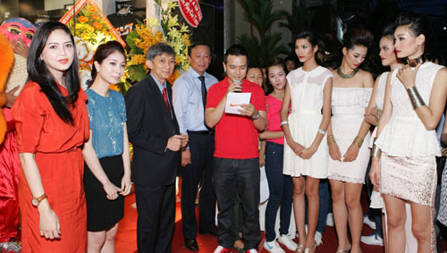 Mỗi lần xuất hiện trong các sự kiện, Thủy Tiên vẫn luôn là một mỹ nhân trong dàn mỹ nhân của Vbiz