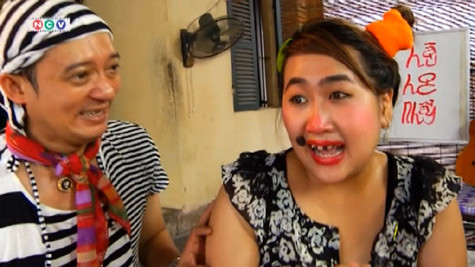 Hình ảnh Chiến Thắng - Trà My trong tiểu phẩm "Nhảy và nhót". Hình ảnh Chiến Thắng - Trà My trong tiểu phẩm "Nhảy và nhót".