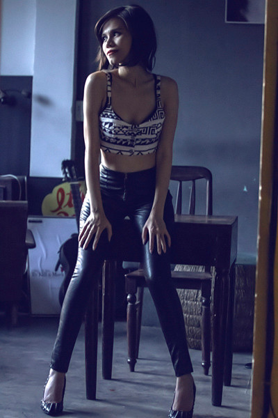 Bộ ảnh do stylist Ti Ak thực hiện, được nhiếp ảnh Alexz ghi lại với sự hỗ trợ của chuyên gia trang điểm Andy Phan. Bộ ảnh do stylist Ti Ak thực hiện, được nhiếp ảnh Alexz ghi lại với sự hỗ trợ của chuyên gia trang điểm Andy Phan.