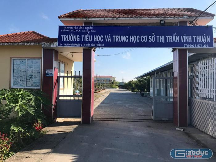 Trường tiểu học - trung học cơ sở thị trấn Vĩnh Thuận, huyện Vĩnh Thuận, tỉnh Kiên Giang (ảnh minh họa: Hoài Thu) Trường tiểu học - trung học cơ sở thị trấn Vĩnh Thuận, huyện Vĩnh Thuận, tỉnh Kiên Giang (ảnh minh họa: Hoài Thu)