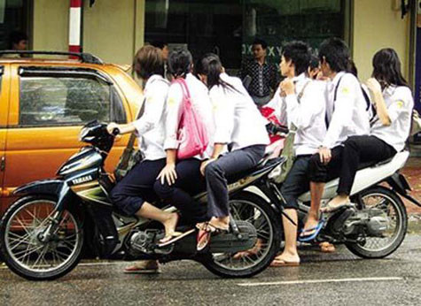 Tình trạng học sinh - sinh viên vi phạm luật giao thông vẫn còn ở mức cao. Ảnh minh họa - Nguồn Internet. Tình trạng học sinh - sinh viên vi phạm luật giao thông vẫn còn ở mức cao. Ảnh minh họa - Nguồn Internet.