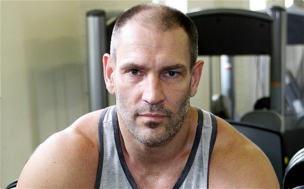 Dave Legeno là một diễn viên người Anh và là một võ sĩ Dave Legeno là một diễn viên người Anh và là một võ sĩ