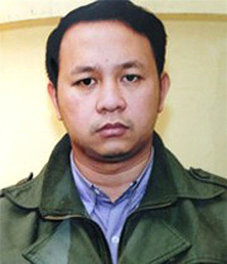 Phạm Hồng Sơn - kẻ chuyên núp bóng "nhiếp ảnh gia" để đi lừa đảo tài sản các cô gái trẻ nhẹ dạ. Phạm Hồng Sơn - kẻ chuyên núp bóng "nhiếp ảnh gia" để đi lừa đảo tài sản các cô gái trẻ nhẹ dạ.