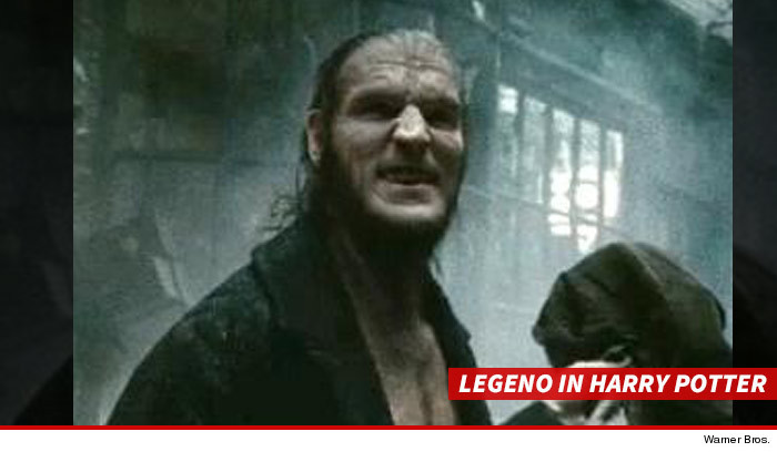 Diễn viên Dave Legeno trong vai phản diện, người sói Fenrir Greyback trong phim Harry Potter Diễn viên Dave Legeno trong vai phản diện, người sói Fenrir Greyback trong phim Harry Potter