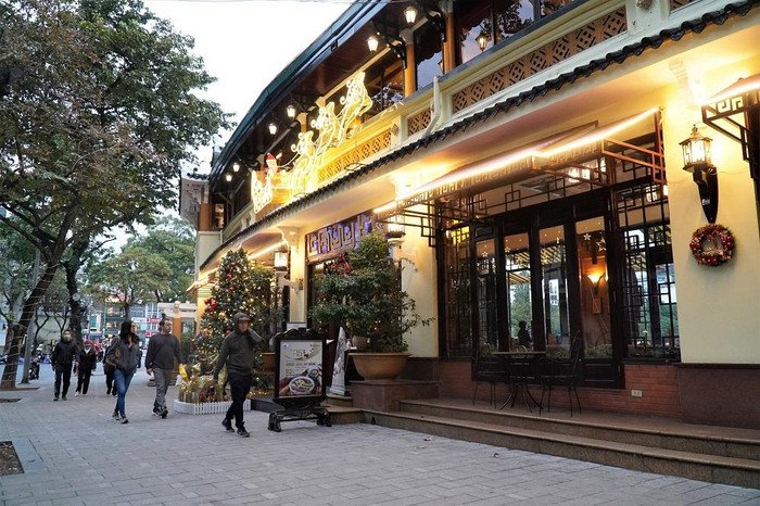 Vị trí đắc địa bên hồ Gươm sẽ mang lại một không gian lý tưởng cho khách hàng.