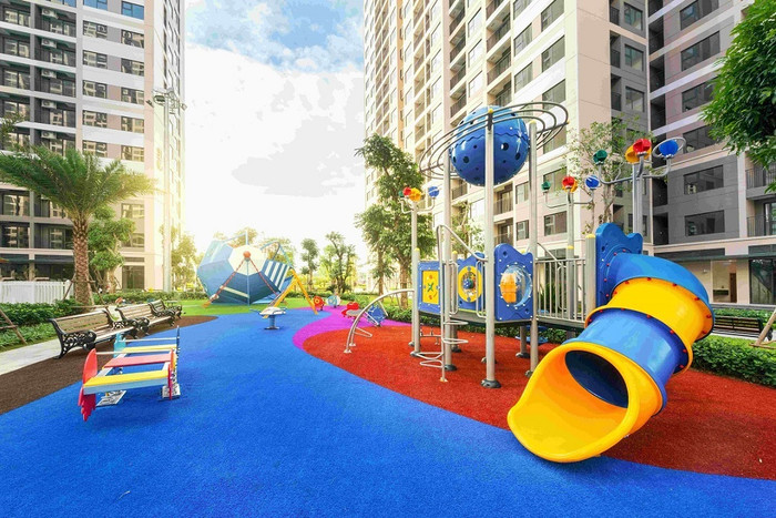 Tổ hợp sân thể thao, sân chơi trẻ em, bể bơi ngoài trời và không gian xanh của các thảm cỏ, vườn cảnh quan, bể bơi tại Sapphire 1 tối ưu điều kiện phát triển cho thế hệ măng non.
