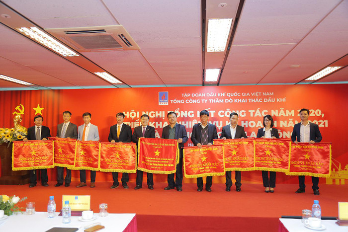 Vinh danh các tập thể và cá nhân xuất sắc Vinh danh các tập thể và cá nhân xuất sắc