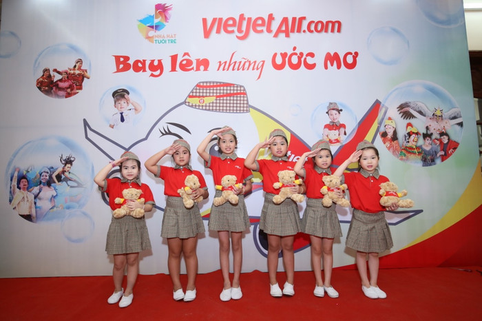 Vietjet đóng góp tích cực cho quỹ học bổng Vừ A Dính ảnh 3 Vietjet đóng góp tích cực cho quỹ học bổng Vừ A Dính ảnh 3
