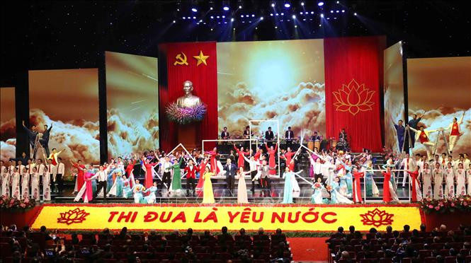 Tiết mục nghệ thuật chào mừng Đại hội. Ảnh: Phương Hoa/TTXVN Tiết mục nghệ thuật chào mừng Đại hội. Ảnh: Phương Hoa/TTXVN