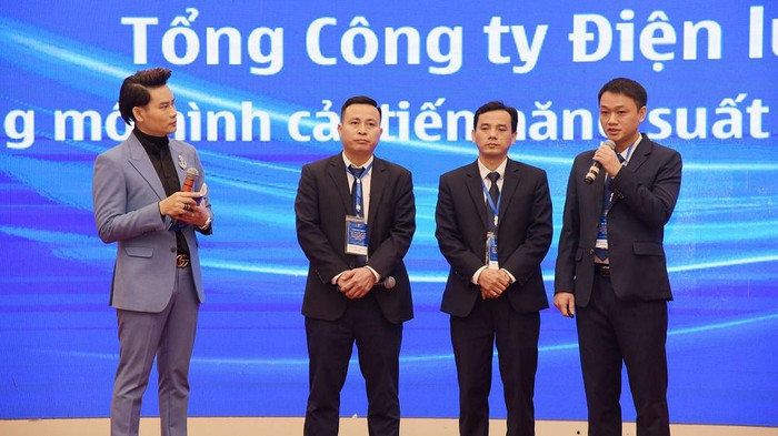 Tại vòng chung kết, mỗi nhóm cải tiến năng suất chất lượng có 1 phút giới thiệu về nhóm mình qua phần trình chiếu video clip. Sau đó, các nhóm trình bày trực tiếp, mô tả về cách thức triển khai và hiệu quả hoạt động của dự án. Cuối cùng, các Nhóm phải trả lời các câu hỏi của Hội đồng giám khảo và Hội đồng Giám khảo chấm điểm trực tiếp tại vòng thi. Tại vòng chung kết, mỗi nhóm cải tiến năng suất chất lượng có 1 phút giới thiệu về nhóm mình qua phần trình chiếu video clip. Sau đó, các nhóm trình bày trực tiếp, mô tả về cách thức triển khai và hiệu quả hoạt động của dự án. Cuối cùng, các Nhóm phải trả lời các câu hỏi của Hội đồng giám khảo và Hội đồng Giám khảo chấm điểm trực tiếp tại vòng thi.