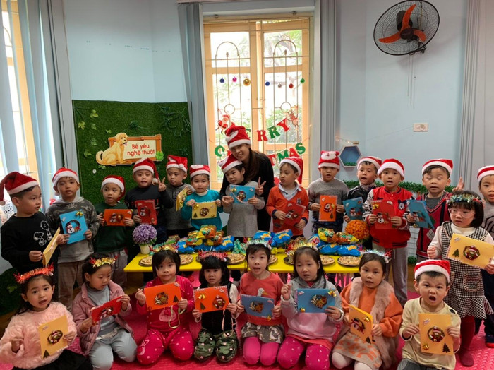 Thời tiết trở lạnh nhưng không khí Noel vẫn ngập tràn trong các lớp học được giữ ấm tại miền Bắc. (Ảnh C.K.A) Thời tiết trở lạnh nhưng không khí Noel vẫn ngập tràn trong các lớp học được giữ ấm tại miền Bắc. (Ảnh C.K.A)