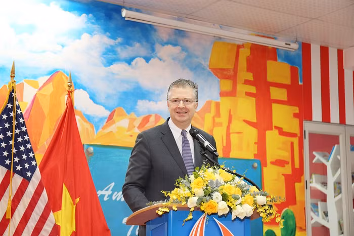 Đại sứ Kritenbrink phát biểu tại lễ khai trương.