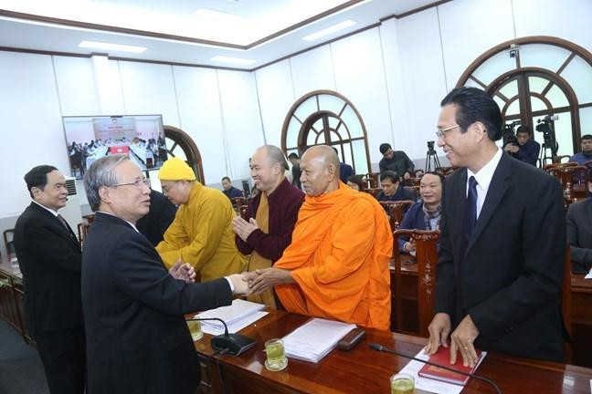 Đồng chí Trần Quốc Vượng, Ủy viên Bộ Chính trị, Thường trực Ban Bí thư trao đổi với các đại biểu. Đồng chí Trần Quốc Vượng, Ủy viên Bộ Chính trị, Thường trực Ban Bí thư trao đổi với các đại biểu.