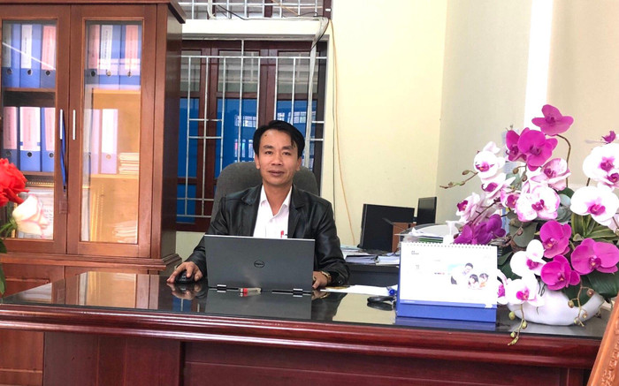 Thầy Nguyễn Xuân Long – Hiệu trưởng Trường Tiểu học Diễn Trung, Diễn Châu, Nghệ An. (Ảnh: Nhà trường cung cấp) Thầy Nguyễn Xuân Long – Hiệu trưởng Trường Tiểu học Diễn Trung, Diễn Châu, Nghệ An. (Ảnh: Nhà trường cung cấp)